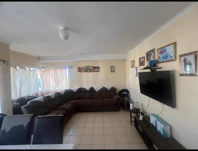 2 BEDROOM APARTMENT FOR SALE IN PAROW CENTRAL